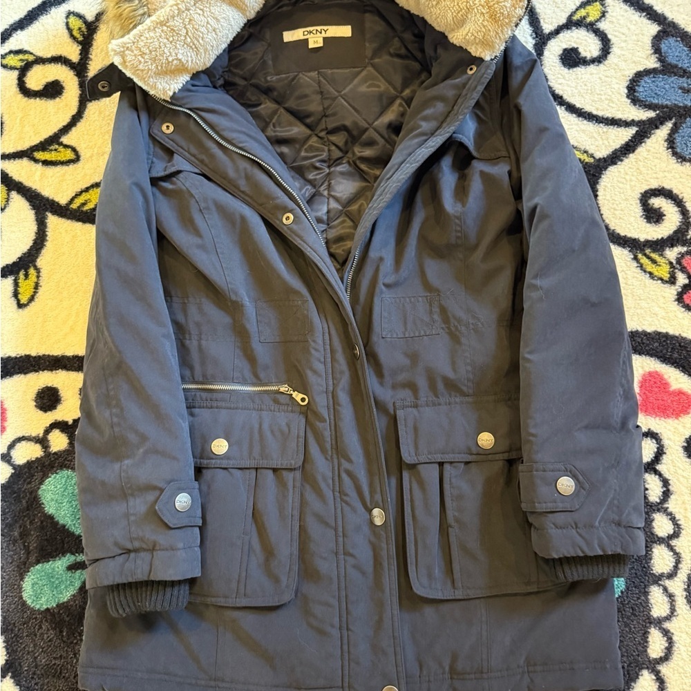🧥 DKNY Navy Quilted Lined Parka Jacket - Medium - Detachable Faux Fur Hood - Picture 8 of 16